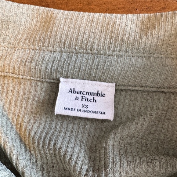 Green Button Top stretchy material blouse | Abercrombie & Fitch - Picture 4 of 4